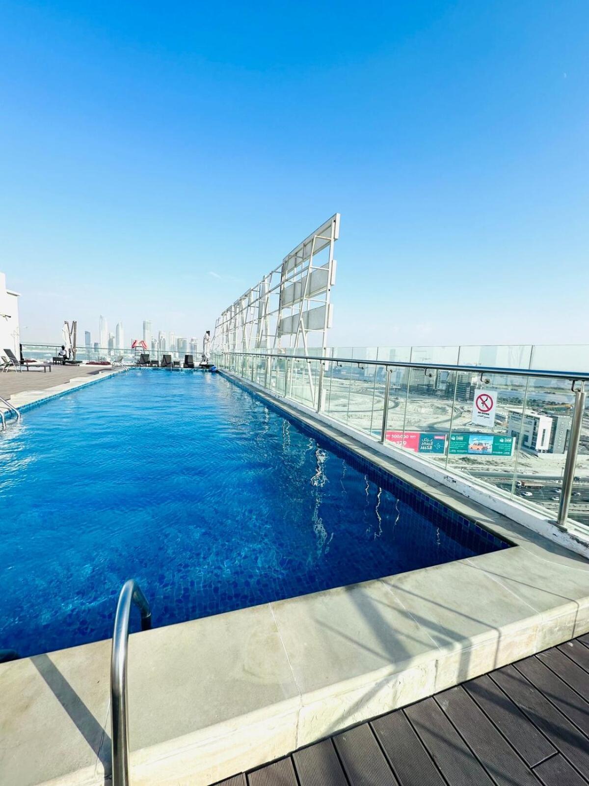 Modern 2br Glowing Palm Trees Near Downtown Dubai