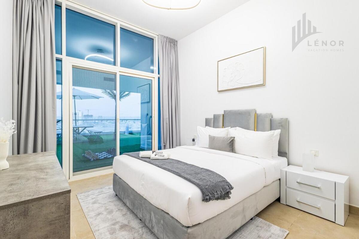 Apartment Modern 2br Glowing Palm Trees Near Downtown Dubai