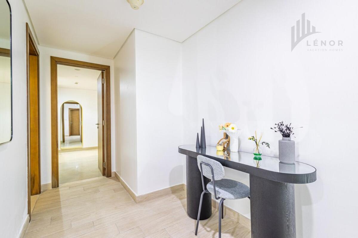 Modern 2br Glowing Palm Trees Near Downtown *