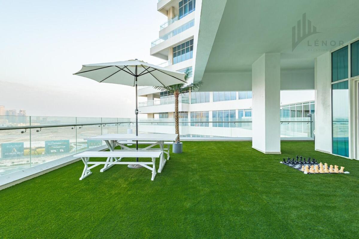 Modern 2br Glowing Palm Trees Near Downtown Dubai