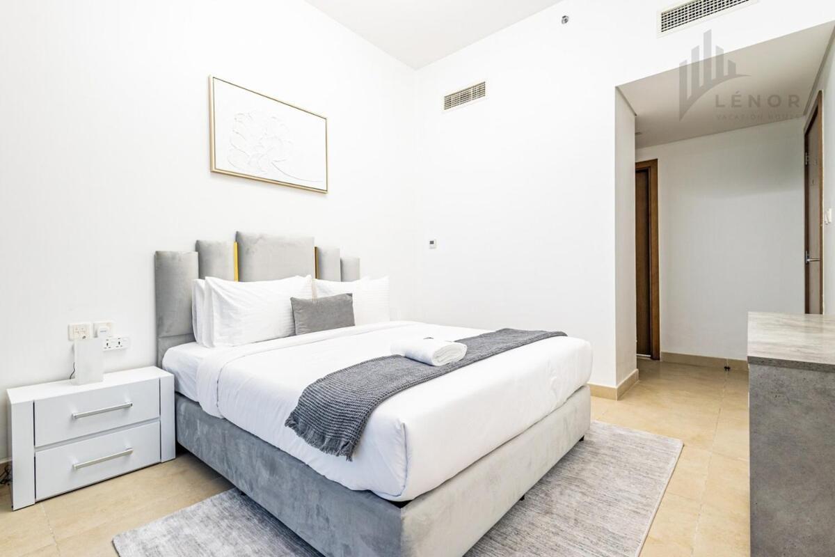 Modern 2br Glowing Palm Trees Near Downtown Apartment