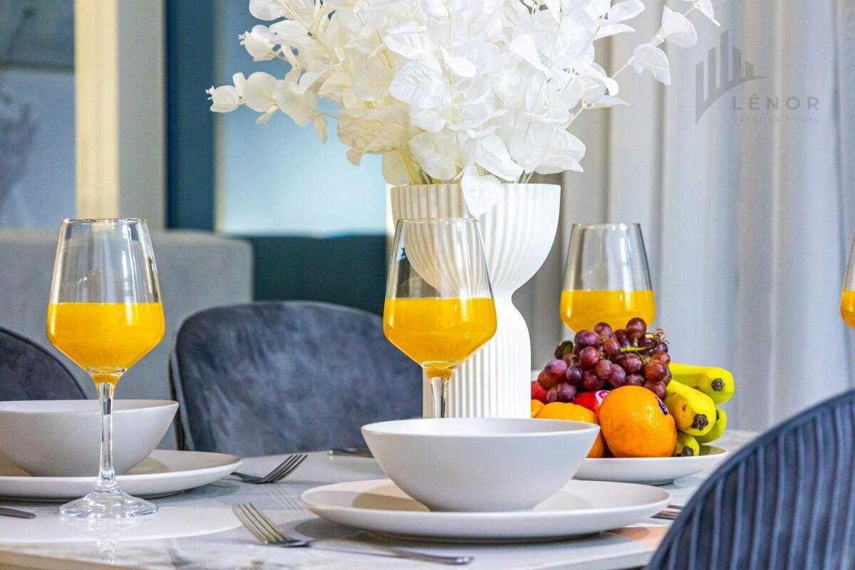 Modern 2br Glowing Palm Trees Near Downtown Apartment Dubai
