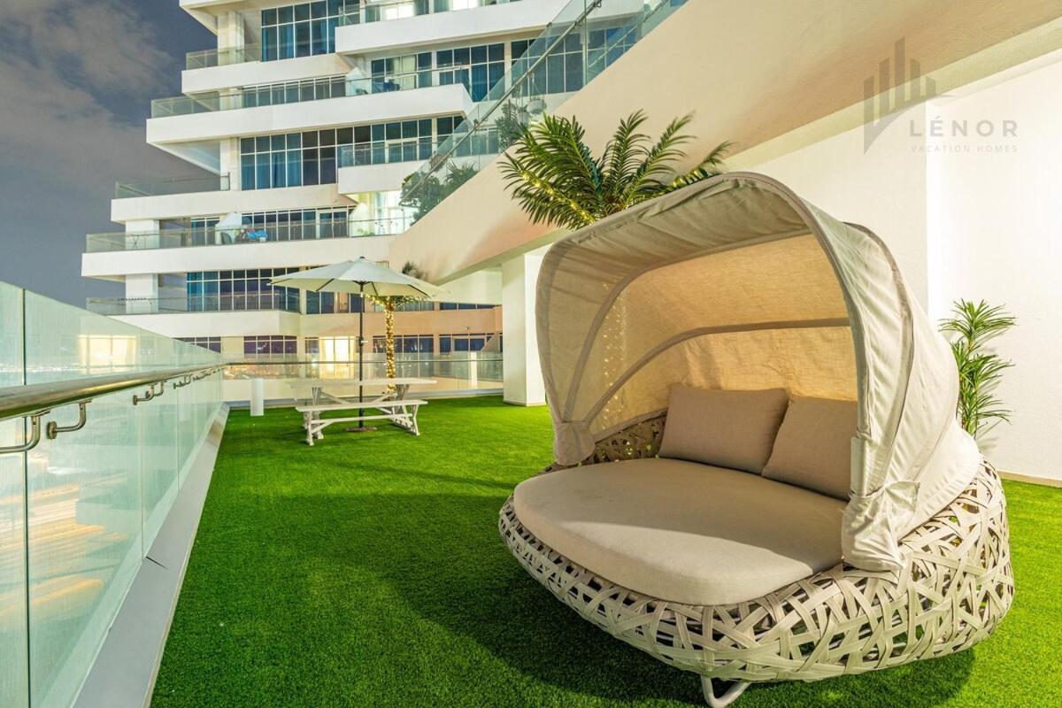 Modern 2br Glowing Palm Trees Near Downtown *