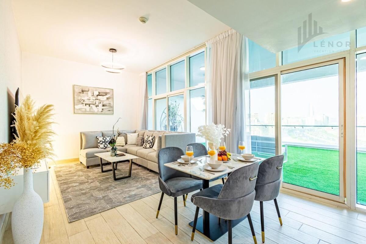 Modern 2br Glowing Palm Trees Near Downtown Apartment